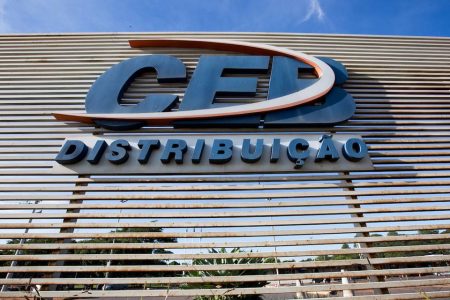 Diretores que privatizaram a CEB vão receber bônus da própria empresa