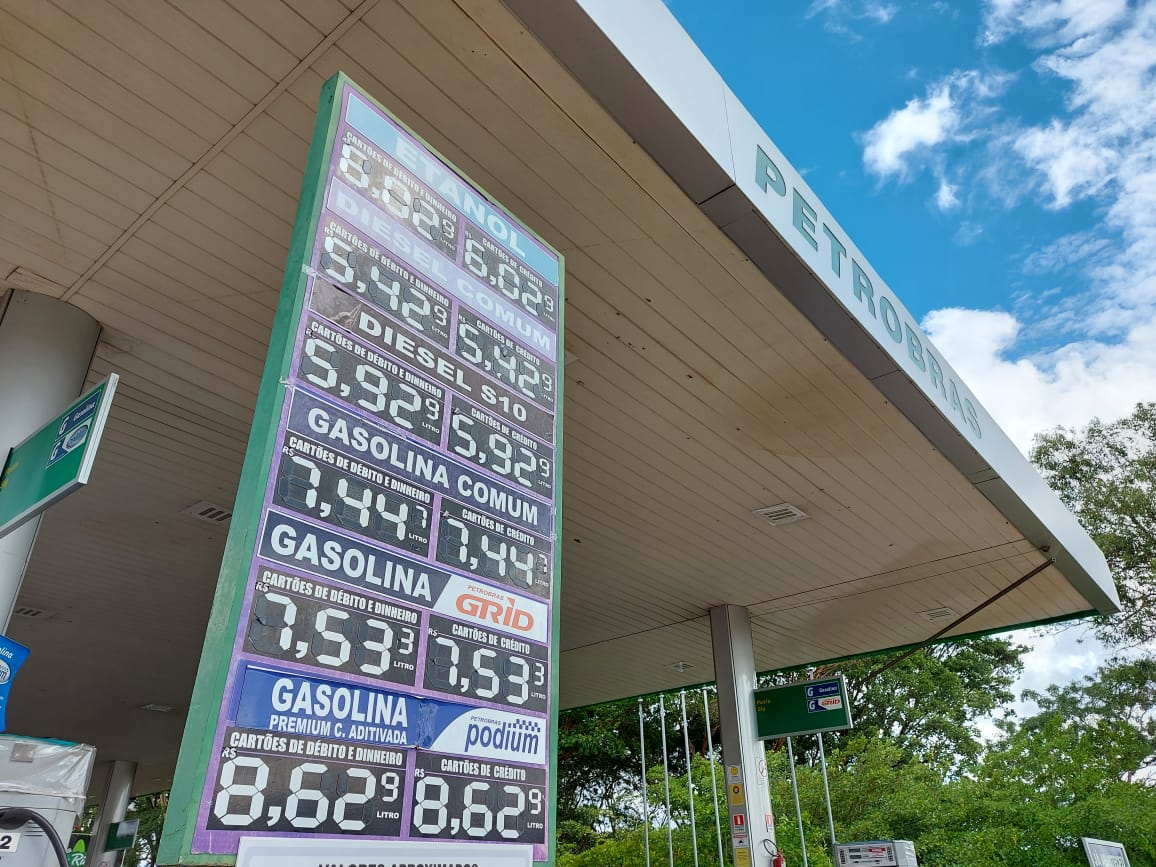 Cartel dos Combustíveis: preço da gasolina no DF é um roubo