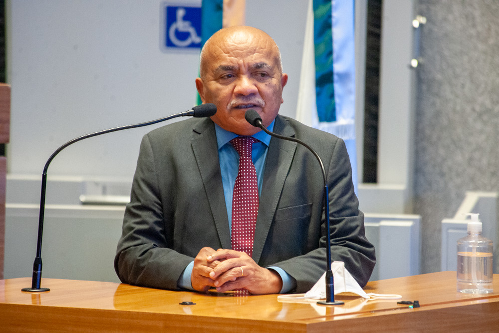 Deputado critica suspensão de processo de licitação para terceirizada pelo TCDF